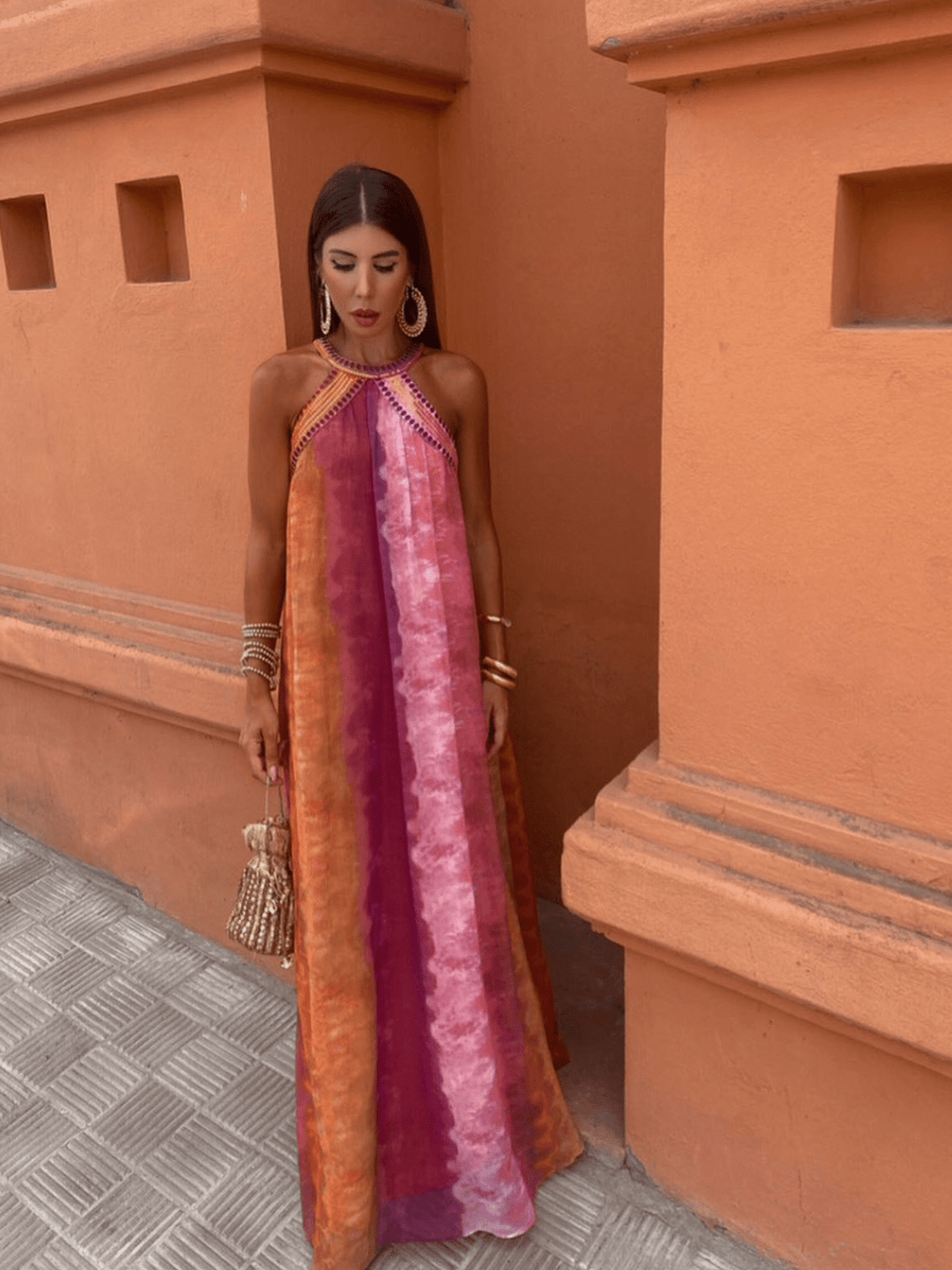Aurelia | Damen Maxikleid mit Neckholder und Ombre-Effekt – Pink – Bild 2