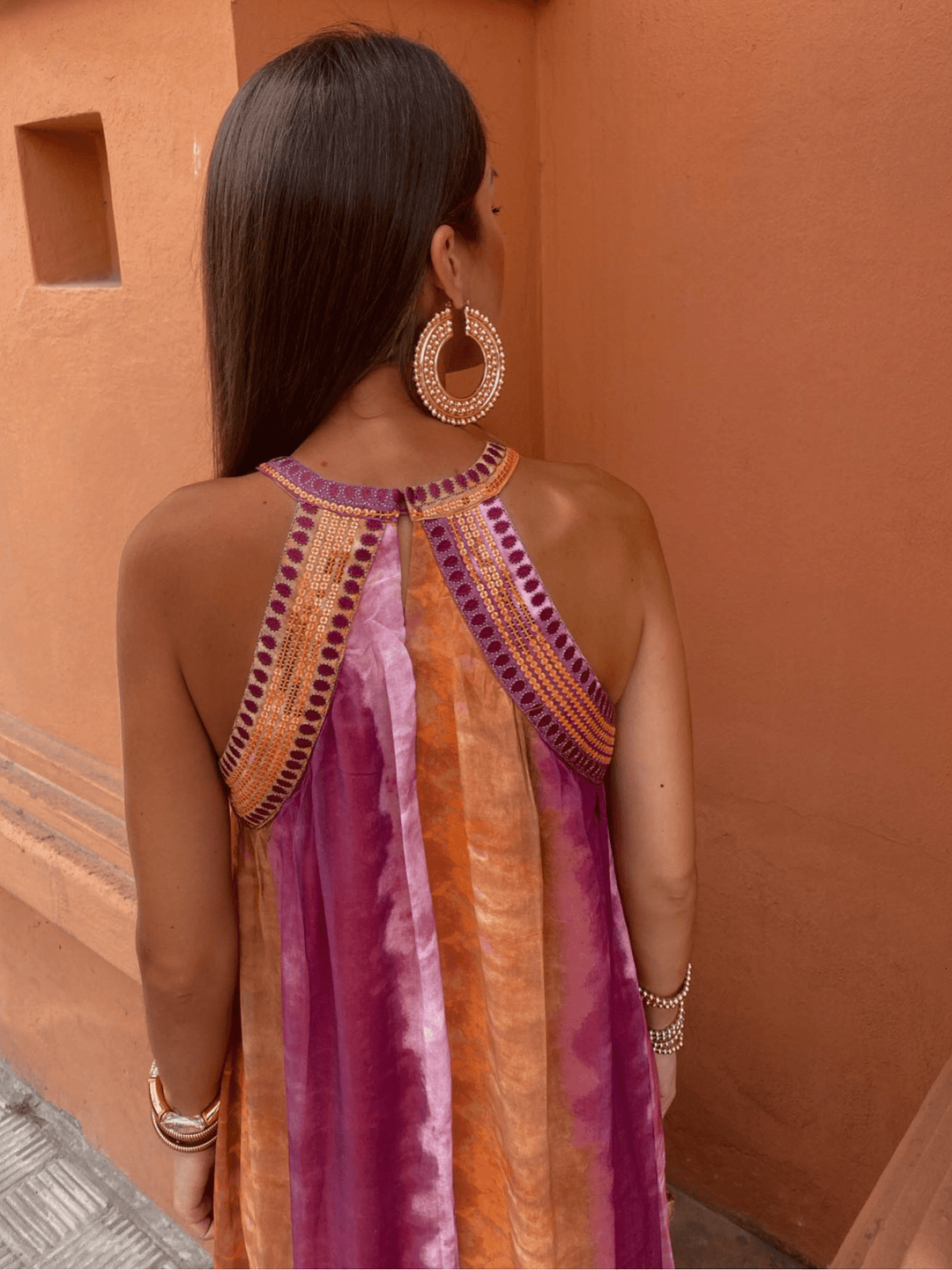 Aurelia | Damen Maxikleid mit Neckholder und Ombre-Effekt – Pink – Bild 4