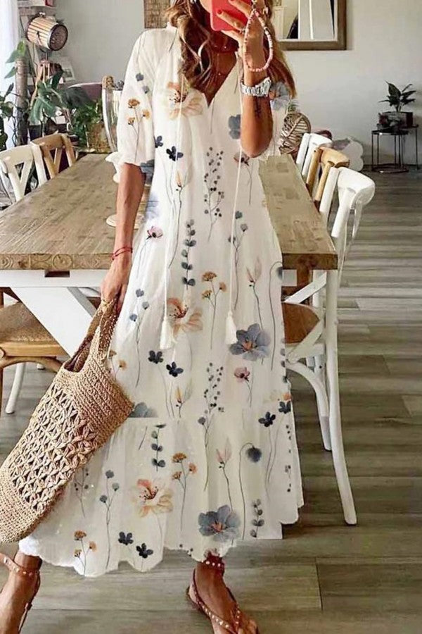 Azalee | Damen Maxikleid mit Blumenmuster, V-Ausschnitt und Quasten - Blumenmuster - Bild 1