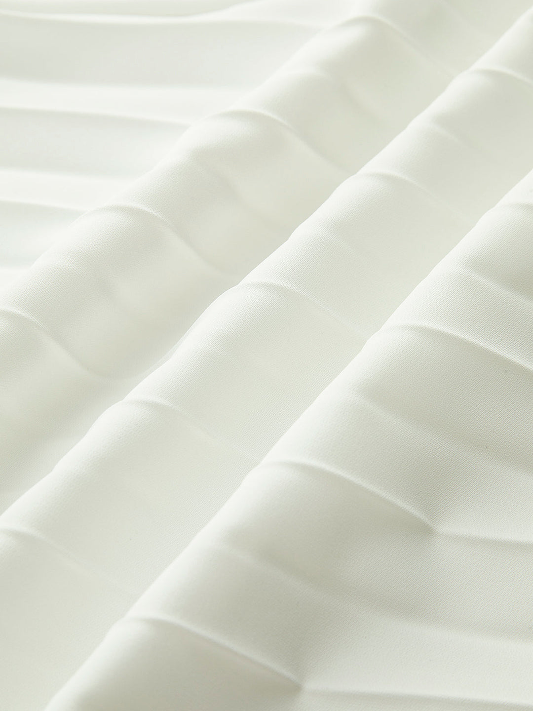 Iolanthe | Damen trägerloses, plissiertes Maxikleid - Weiß - Bild 9