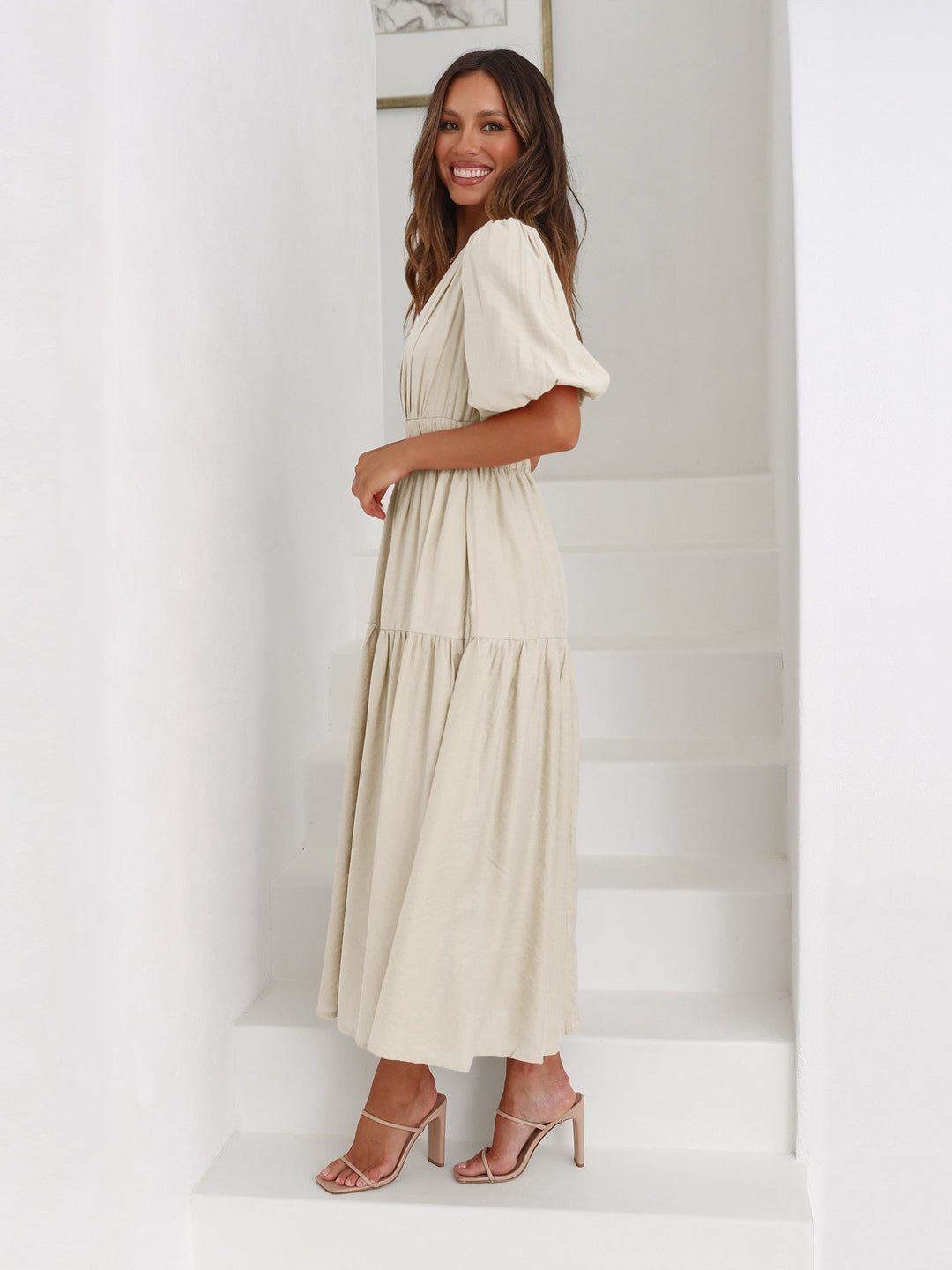 Lysandra | Damen Midi-Kleid mit V-Ausschnitt und Puffärmeln – Schwarz – Bild 11