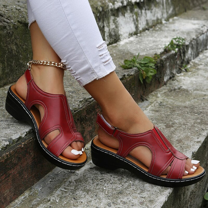 Quintessa | Verstellbare Damensandalen mit Riemen – Braun – Bild 8