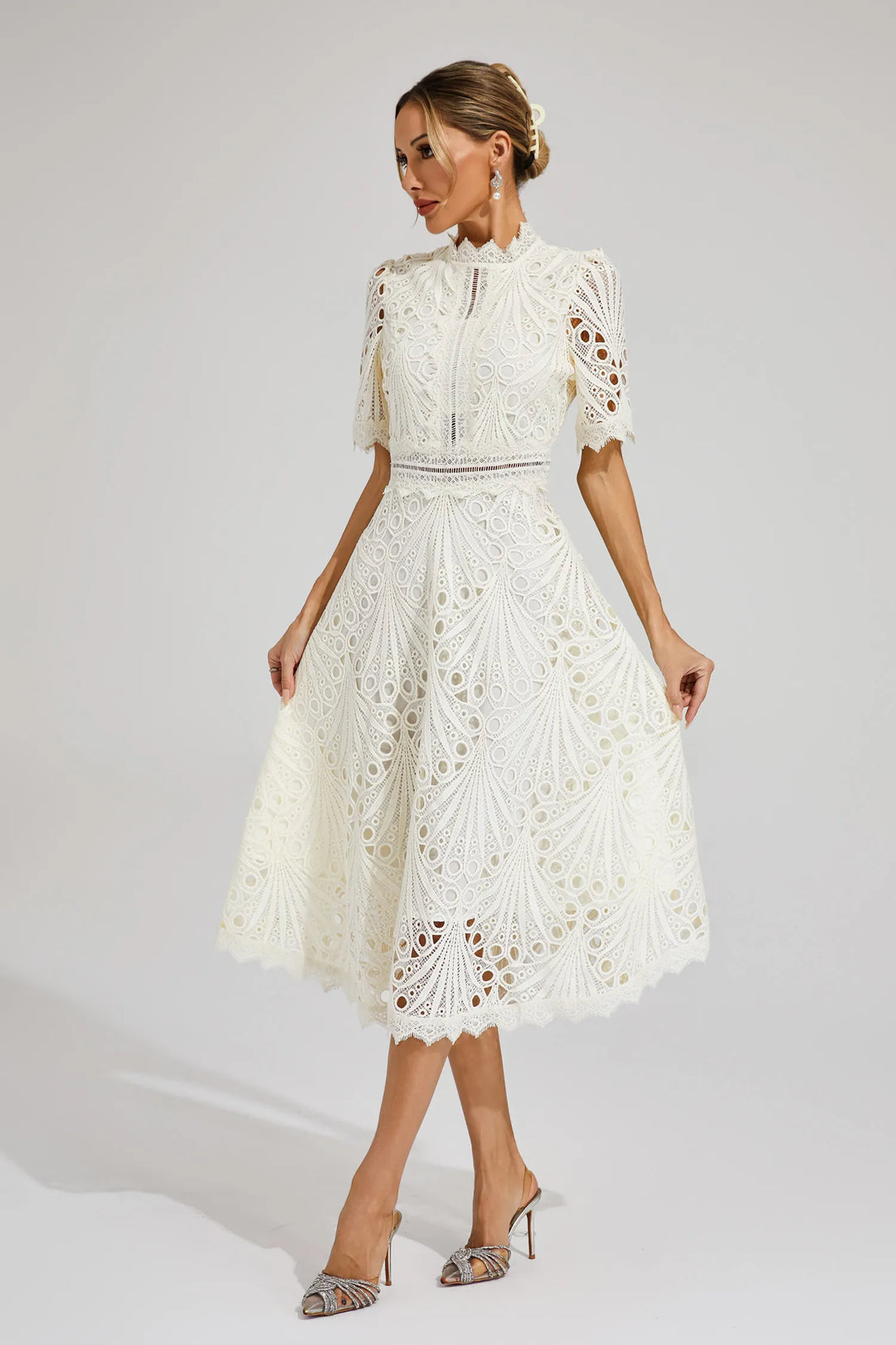 Seraphina | Damen Weißes Midikleid mit Stehkragen - Weiß - Bild 1