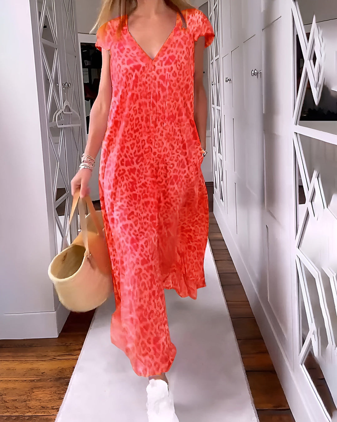 Tabatha | Damen Maxikleid mit V-Ausschnitt und Leopardenmuster – Pink – Bild 7